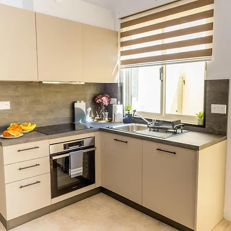 Characterful Ground Floor Townhouse Apartment Saint Julian's