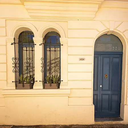 Characterful Ground Floor Townhouse Apartment