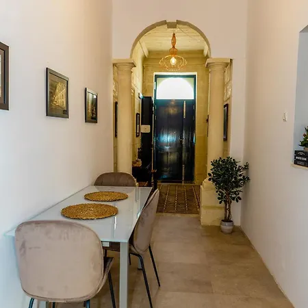 Apartment Characterful Ground Floor Townhouse