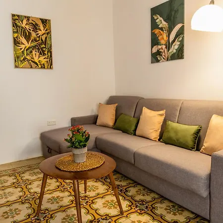 Apartment Characterful Ground Floor Townhouse *