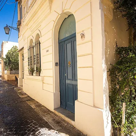 Apartment Characterful Ground Floor Townhouse