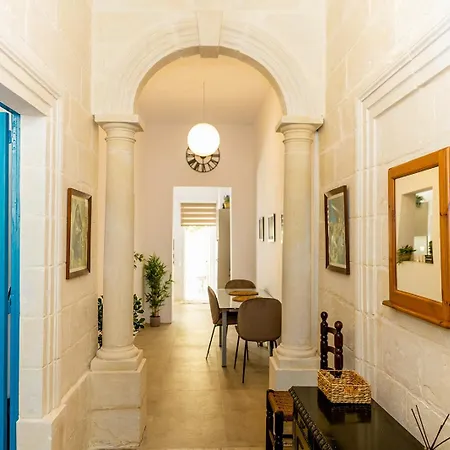 Characterful Ground Floor Townhouse *