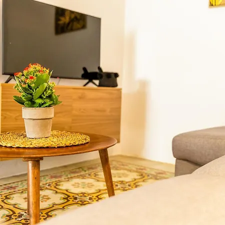 Characterful Ground Floor Townhouse * San Julián