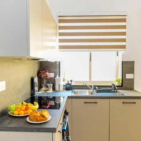 Characterful Ground Floor Townhouse דירה