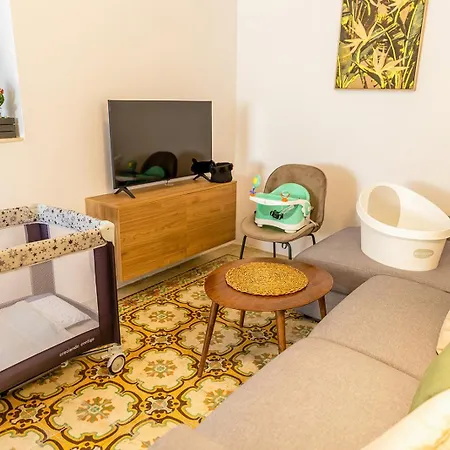 Apartamento Characterful Ground Floor Townhouse San Julián