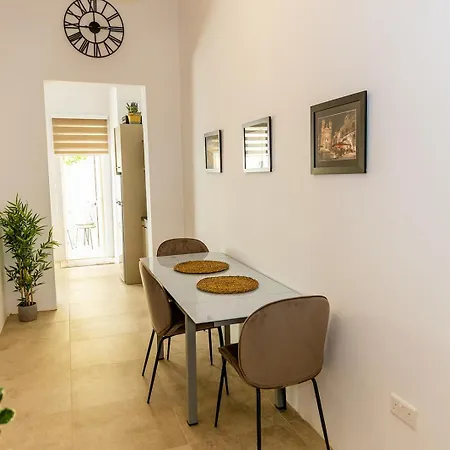 Characterful Ground Floor Townhouse San Julián