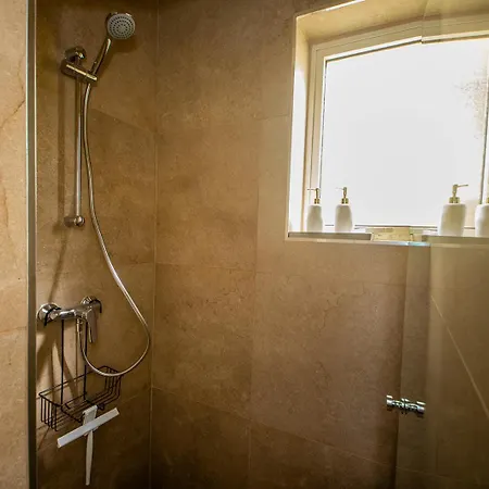 Characterful Ground Floor Townhouse דירה *