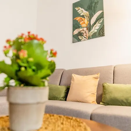 Apartment Characterful Ground Floor Townhouse *