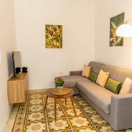 Characterful Ground Floor Townhouse *