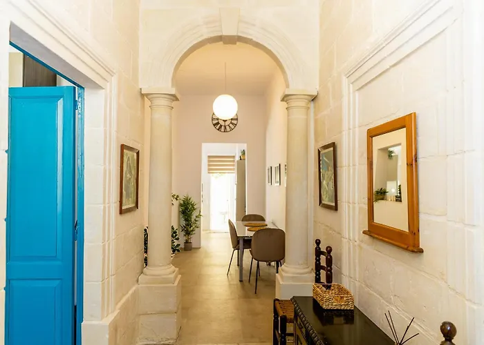 Characterful Ground Floor Townhouse *