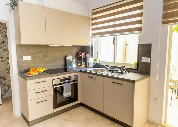 Characterful Ground Floor Townhouse Appartement San Ġiljan