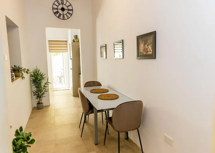 Characterful Ground Floor Townhouse San Ġiljan