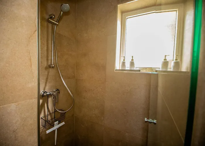 Characterful Ground Floor Townhouse Appartement *