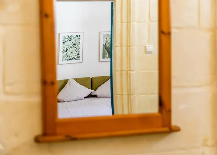 Characterful Ground Floor Townhouse Appartement