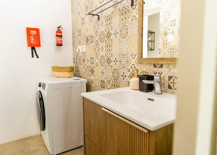 Characterful Ground Floor Townhouse Appartement *