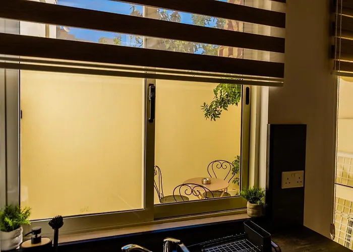 Characterful Ground Floor Townhouse Appartement *