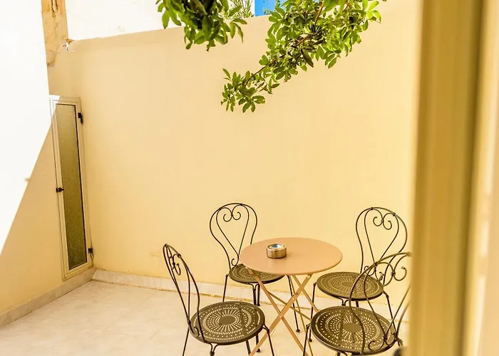 Characterful Ground Floor Townhouse Appartement San Ġiljan