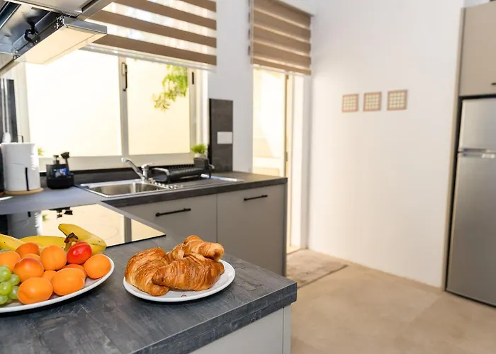 Characterful Ground Floor Townhouse Appartement San Ġiljan