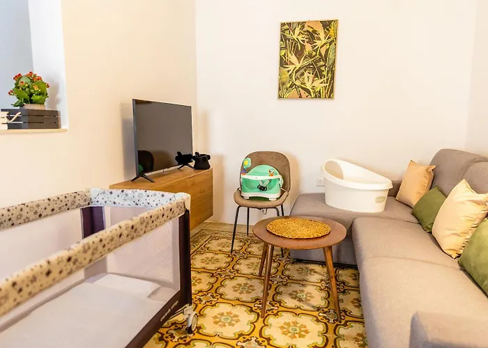 Characterful Ground Floor Townhouse *