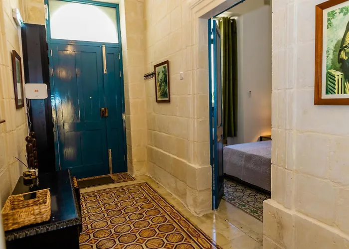 Characterful Ground Floor Townhouse Appartement