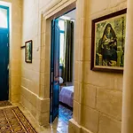 Apartment Characterful Ground Floor Townhouse *