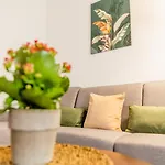 Apartment Characterful Ground Floor Townhouse *