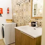Characterful Ground Floor Townhouse Apartment *