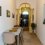 Apartment Characterful Ground Floor Townhouse