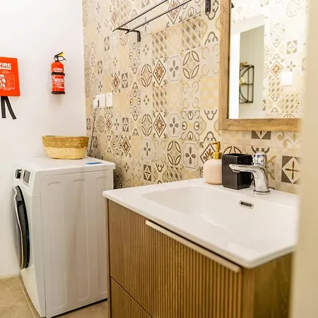 Characterful Ground Floor Townhouse Διαμέρισμα *